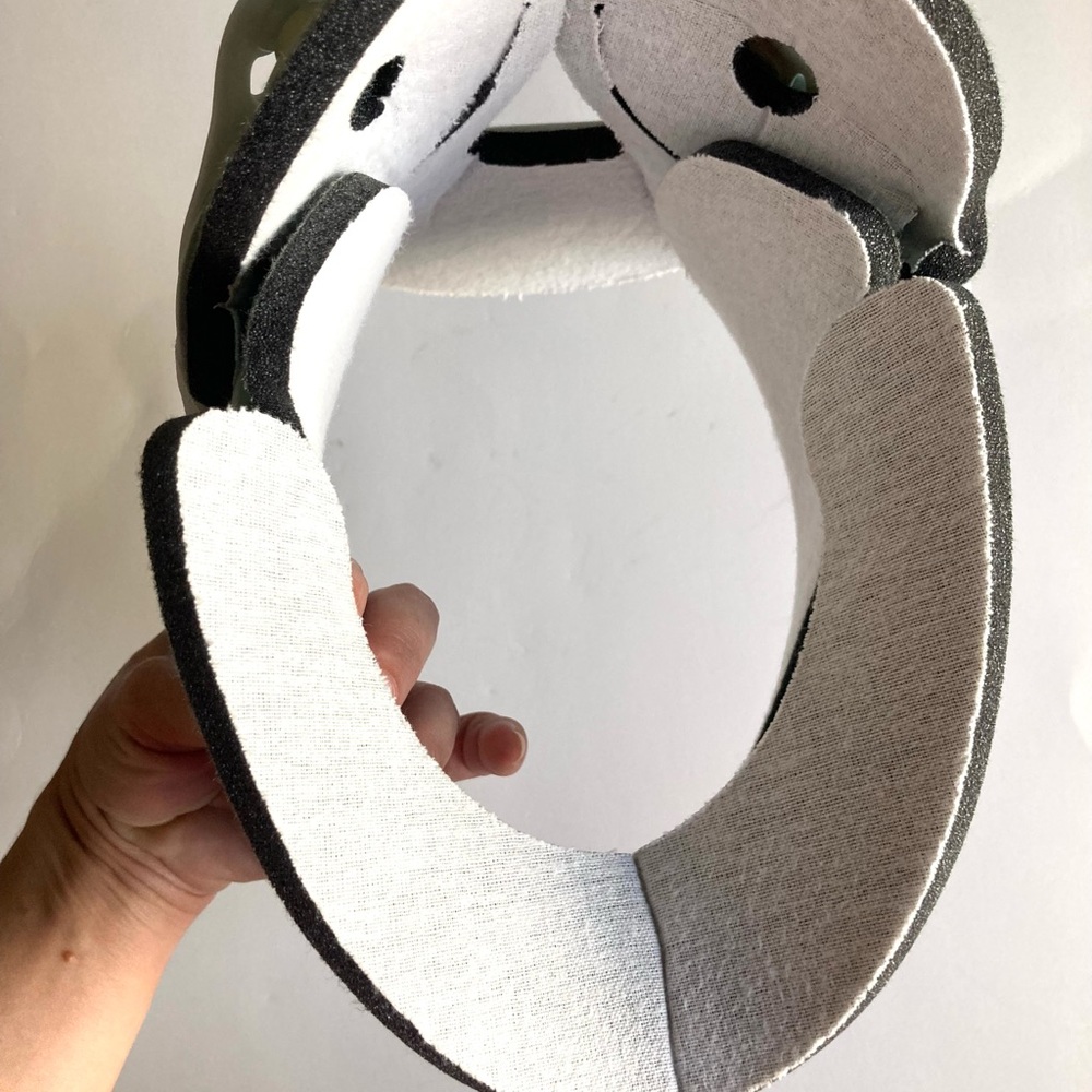 Aspen Vista Cervical Collar (Neck Brace) Like New. - Gem